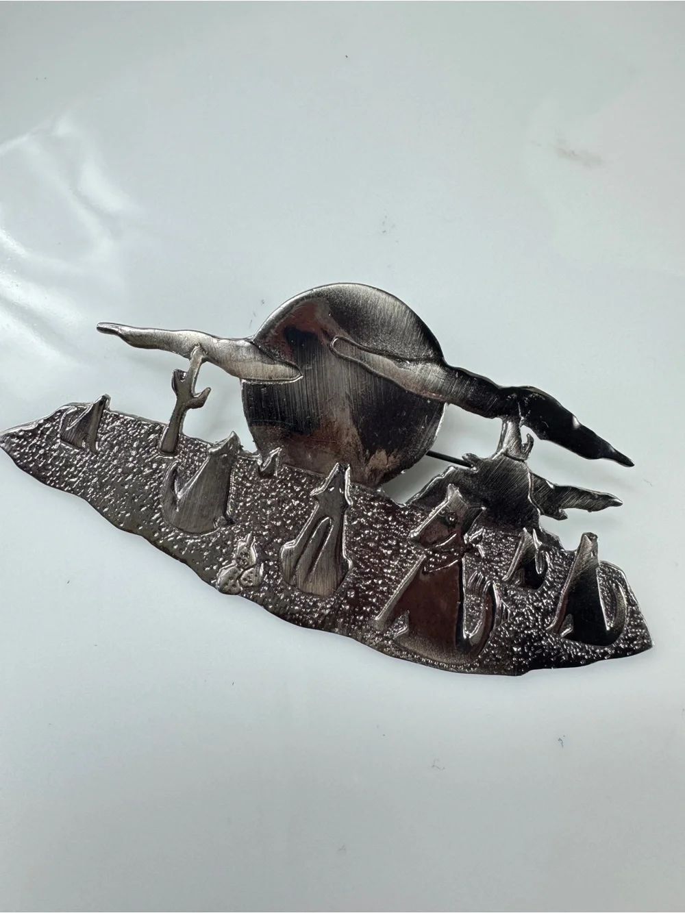 Vintage Coyote Brooch Pin - Classic Metallic Accent